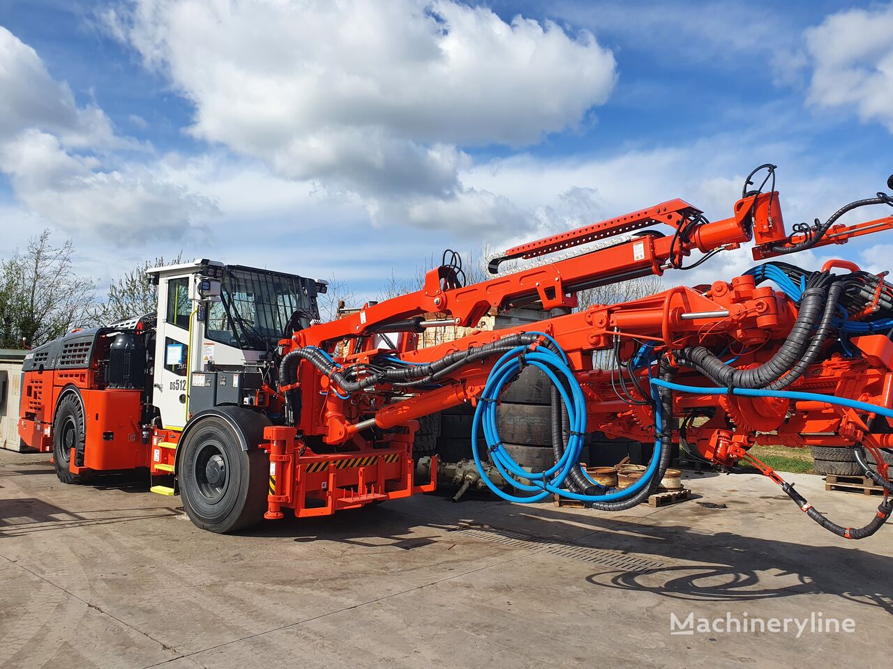 новая буровая установка Sandvik DS512i