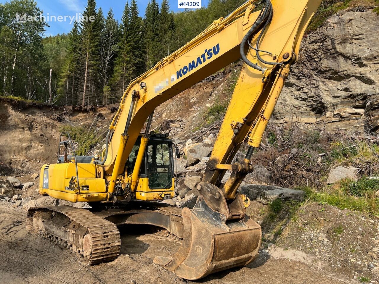 гусеничный экскаватор Komatsu PC240LC-3 Tracked excavator w/ 2 buckets